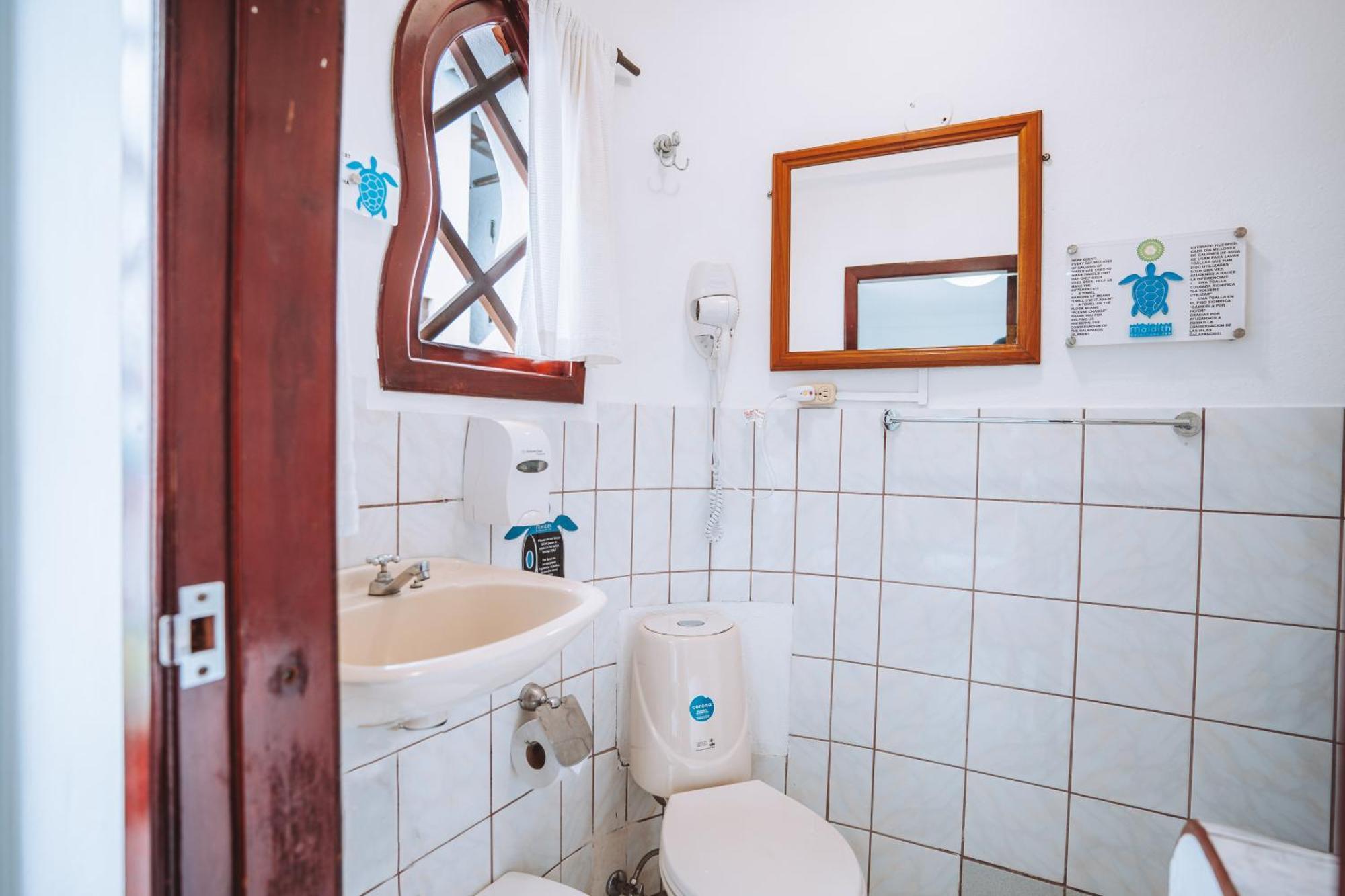 פורטו איורה Maidith Galapagos Inn מראה חיצוני תמונה