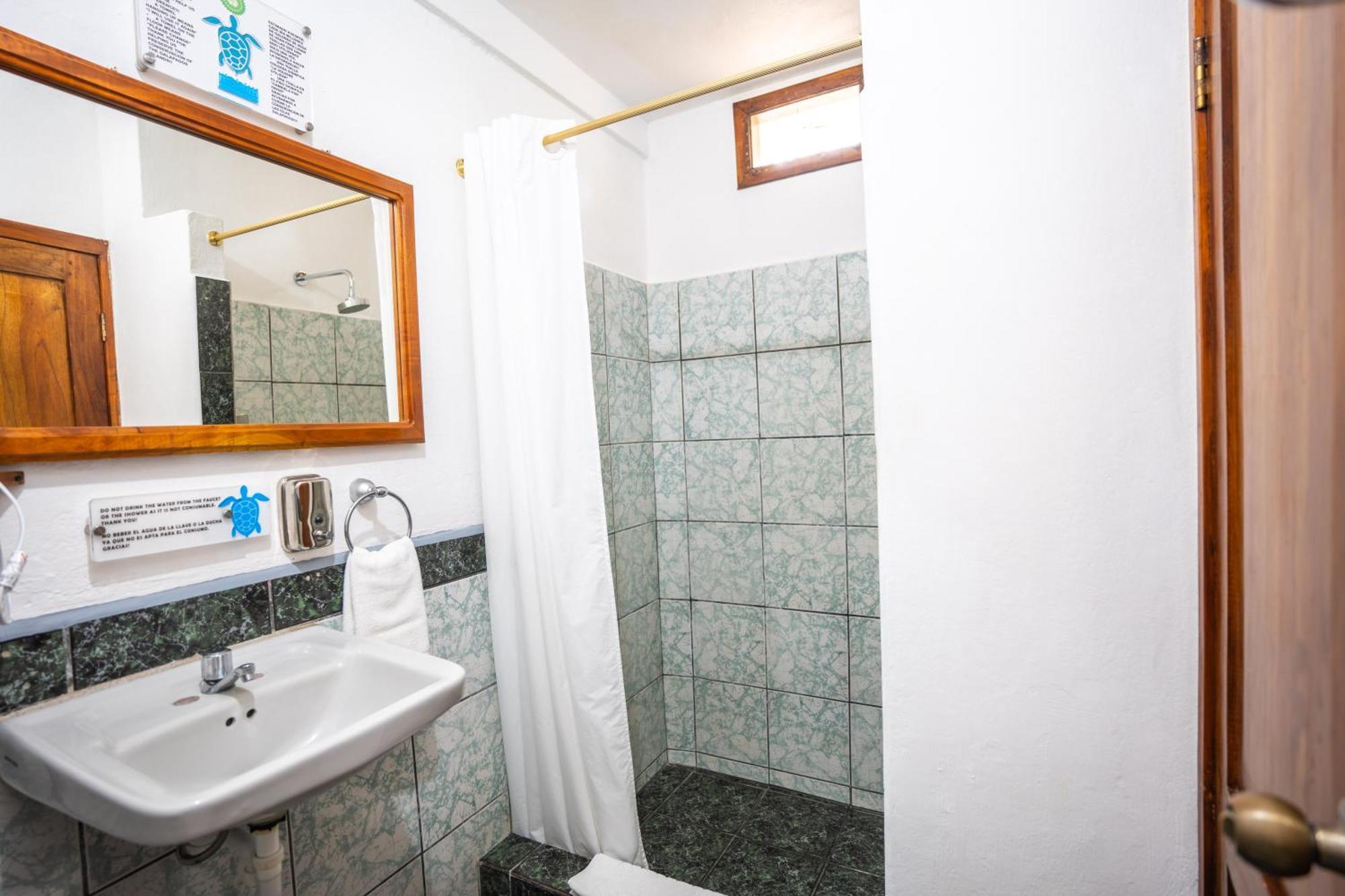 פורטו איורה Maidith Galapagos Inn מראה חיצוני תמונה