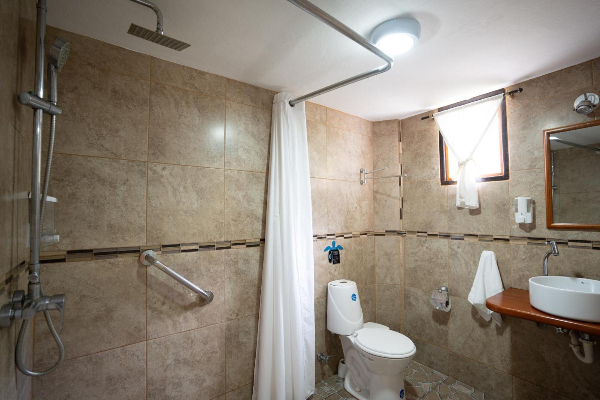 פורטו איורה Maidith Galapagos Inn מראה חיצוני תמונה